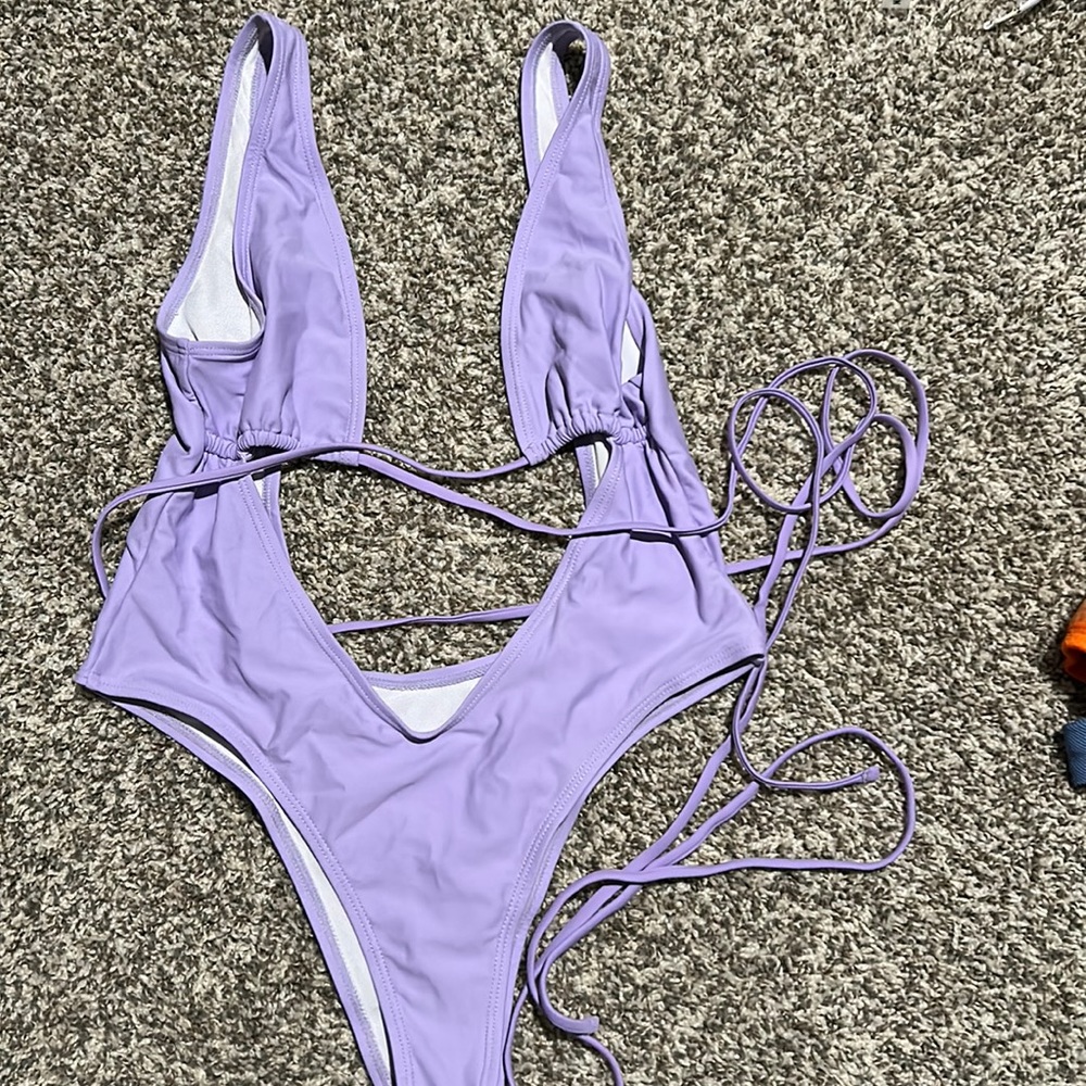 Cut out tie one piece